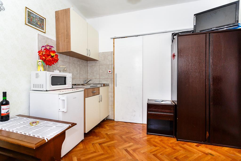 Apartment Filip Vrbnik Buitenkant foto