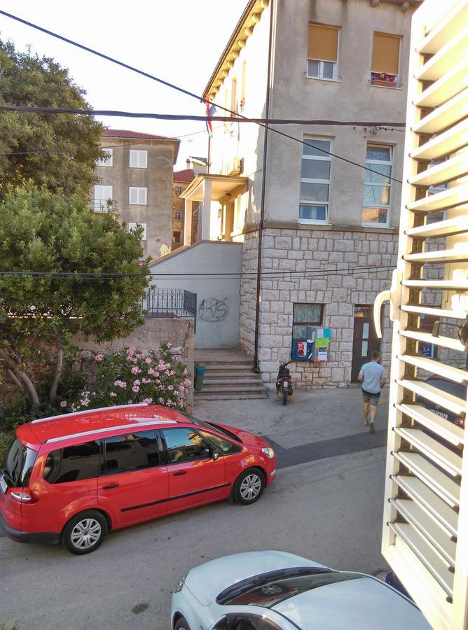 Apartment Filip Vrbnik Buitenkant foto