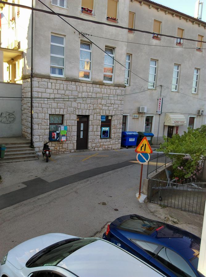 Apartment Filip Vrbnik Buitenkant foto